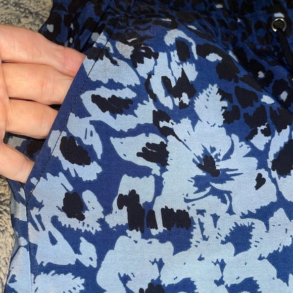 Jessica Simpson Wide Leg Pants Blues and black colors throughout in Size Large - Picture 11 of 14